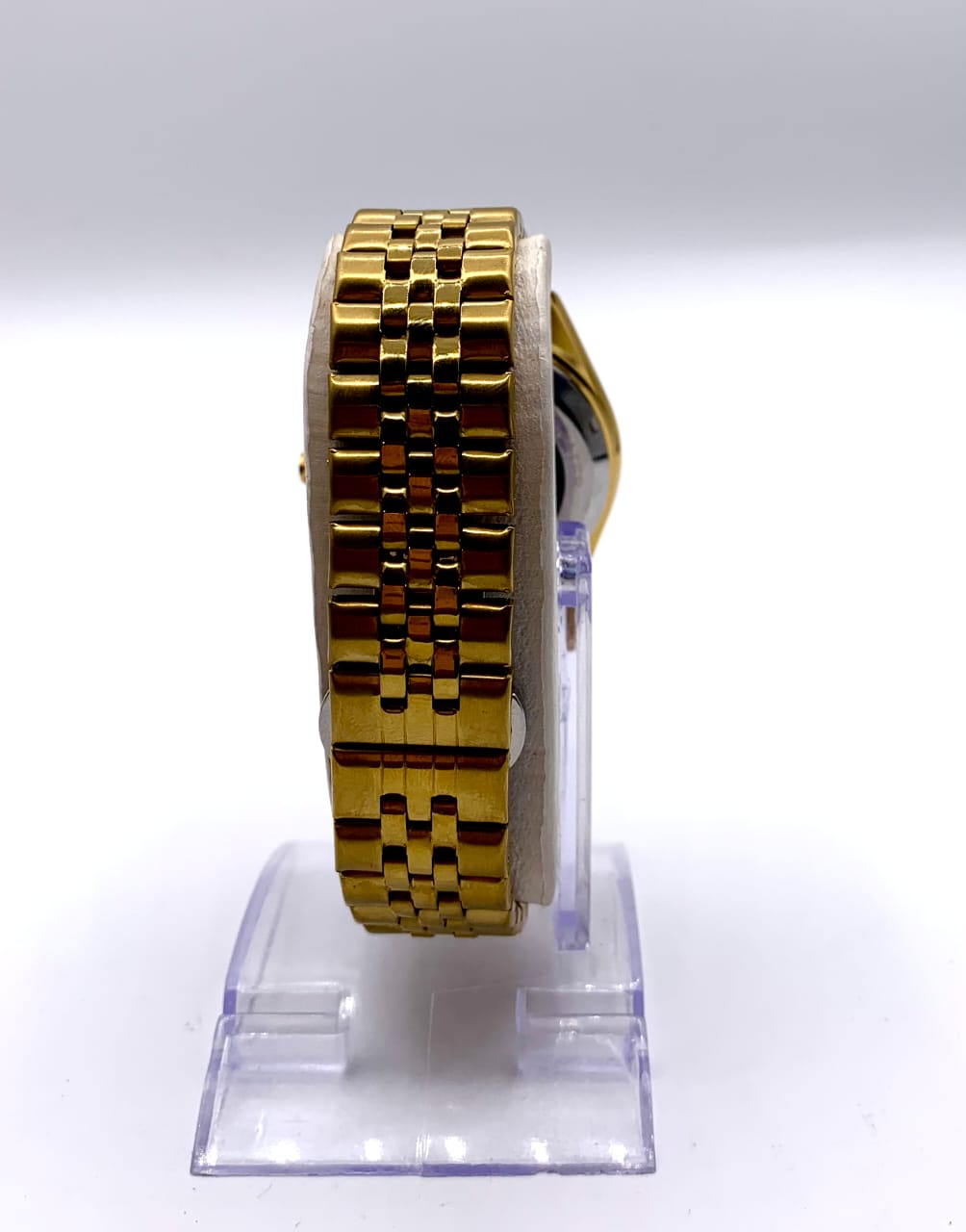 Men's Classic Gold-Tone Watch with Gloss Black Dial | Fluted Bezel & Jubilee Bracelet | Date Window | Elegant Dress Timepiece